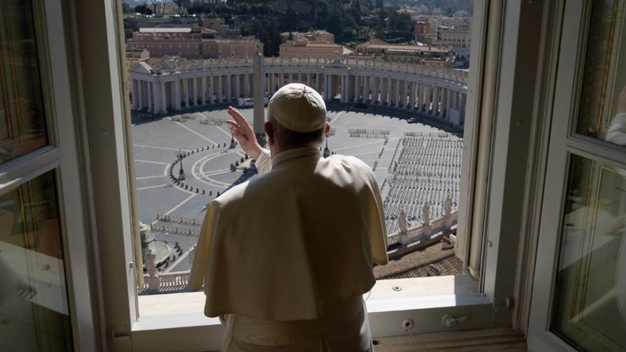 El Papa bendijo la Plaza San Pedro vacía | Sociedad