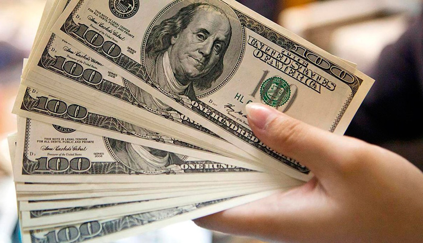 Dólar hoy: el blue cerró a un récord de 133 pesos y ya vale el doble que el oficial | Sociedad