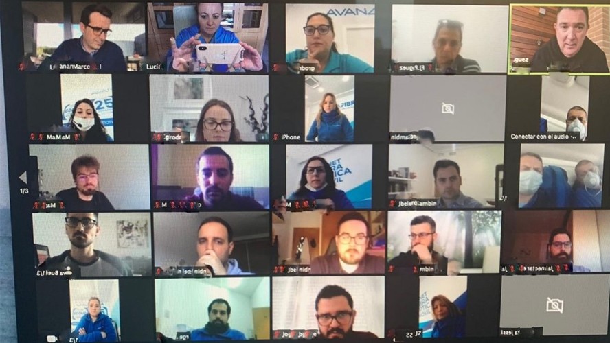 Dejó el micrófono abierto en una clase virtual y la escucharon teniendo sexo | Virales