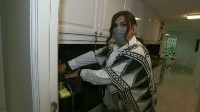 Costi recorre la casa de los famosos | Popurrí de noticias