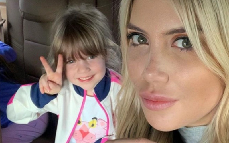 Con zapatillas Gucci pero sin mochila: el despiste de Wanda Nara con su hija menor en Estambul | Espectáculos