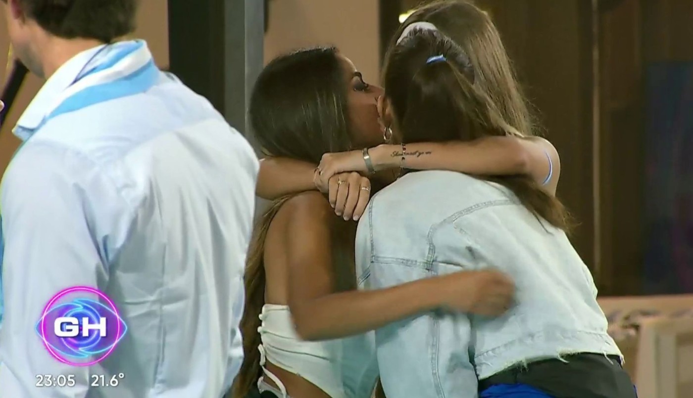 Julieta y Daniela repartieron besos por la Casa | Mejores momentos