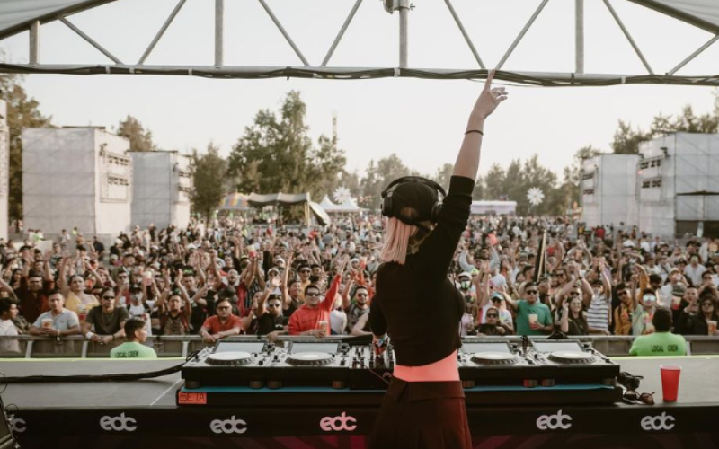 Victoria Engel presenta su sello 444 Series | Cartelera