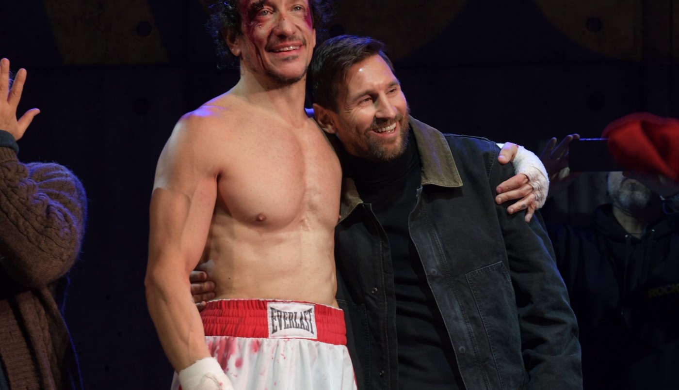 Leo Messi pasó por el teatro y visitó a su amigo Nico Vázquez: ovación, fanáticos y sorpresa | Principal