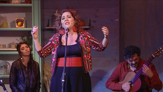 Florencia Dávalos canta "Tonada del viejo amor"