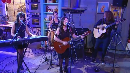 Mavi Díaz y Las Folkies: "Por ti" - "El cajoncito"