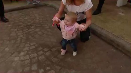 Chloe baila al ritmo del folklore