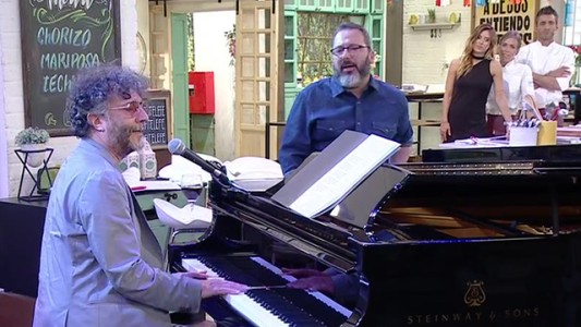 Momento único en La Peña: Fito Páez canta “Brillante sobre el mic”