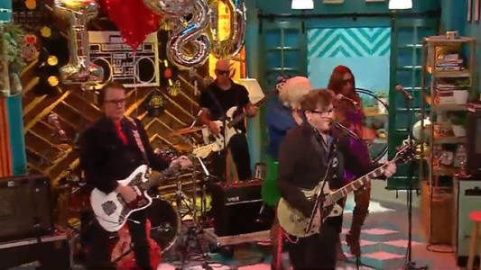 Pipo Cipolatti y los Twist cantan sus clásicos