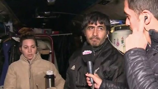 Viven con sus dos hijas en un colectivo