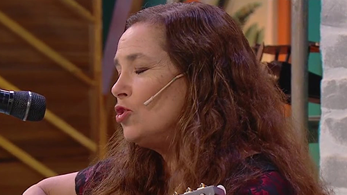 Sandra Mihanovich canta "Cómo juez a la verdad"