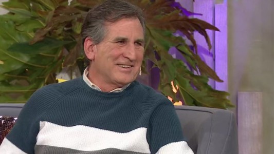 El hombre que decidió ser papá soltero a los 50 años