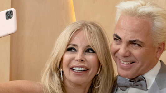¡Beboteando! Graciela Alfano y Cristian Castro a los besos en PH