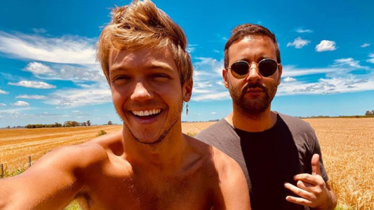 Franco Masini encendió las redes montando a caballo sin ropa