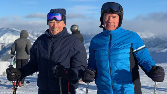 La foto de Arnold Schwarzenegger y Clint Eastwood que rompe récords