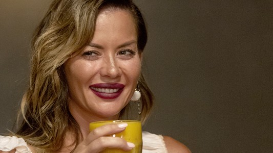 Karina Jelinek acusó a Mariano Peluffo de “besar el corcho”