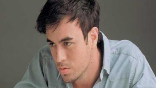 Una muerte por el coronavirus golpea a Enrique Iglesias