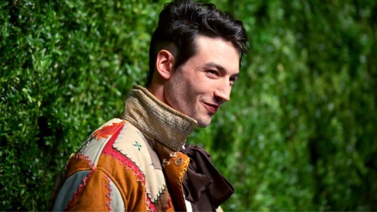 ¿Ezra Miller atacó a una fan?
