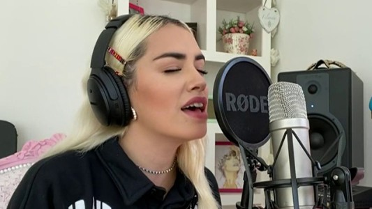 Lali interpreta Laligera en La Peña