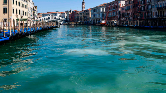 Las aguas transparentes de Venecia desde el espacio