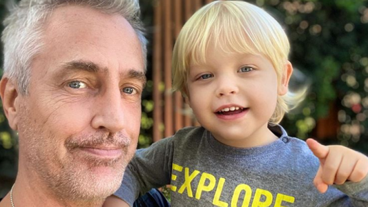 Mirko canta Tusa y se tienta de risa