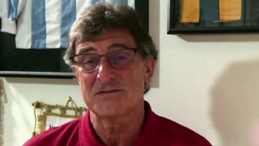 El homenaje de Mario Kempes al Trinche Carlovich