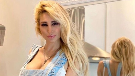 Vicky Xipolitakis se mostró cocinando en ropa interior