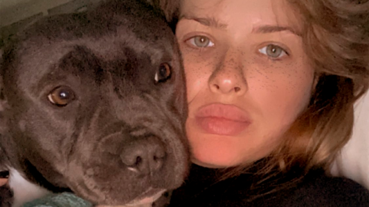 La tierna foto de la China Suárez con su perra Rosa