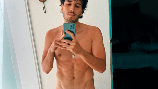Sebastián Yatra al desnudo hizo arder las redes