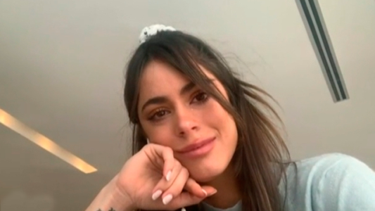 Tini se emocionó en vivo