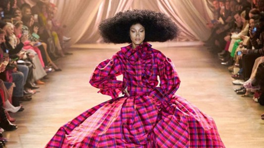 La moda se adapta a la distancia social: mirá estos increíbles looks que impiden el acercamiento