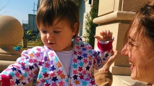 La tierna rutina de Amira con su hija Roma