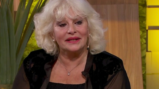 Luisa Albinoni se animó al diván