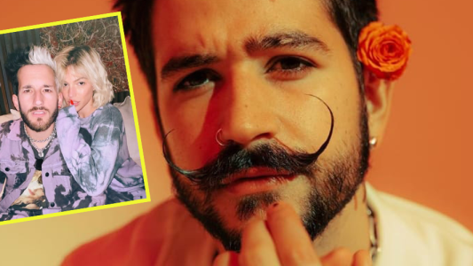 Camilo apareció junto a Stefi y Ricky Montaner en una cama romántica