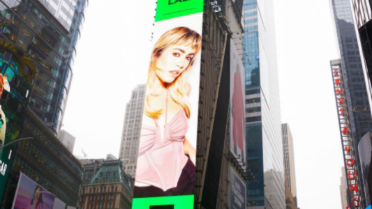 De Parque Patricios al Times Square: la icónica reacción de Lali Espósito