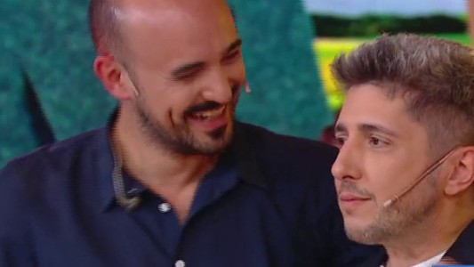 La sorpresa en vivo que recibió Jey Mammon de Abel Pintos