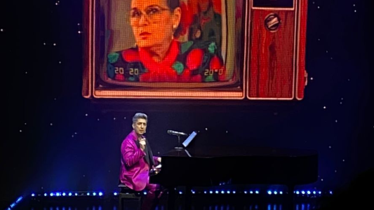 Jey Mammon estrenó Mundo Jey sala llena muchos famosos