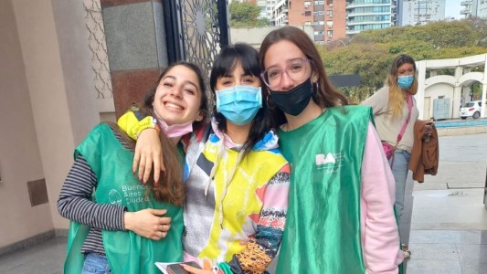 Lali Espósito se fue a vacunar y la atendió una fanática: "Menos mal que no renuncié"