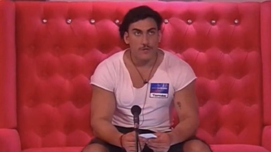 Holder eliminado: qué decía la carta que le sacaron la primera noche