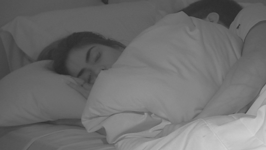 Ariel no único casa asustó ronquidos Daniela