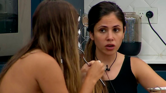 Romina preocupada agresividad Alfa fuerte hipótesis gesto