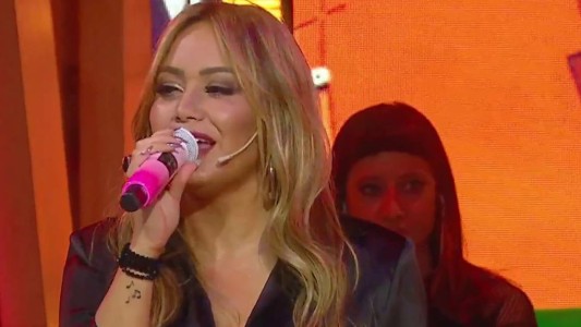 La gran presentación de Karina en La Peña