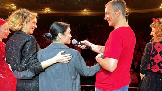 Lali Espósito dijo presente en "Tootsie", la obra de Nico Vázquez en calle Corrientes