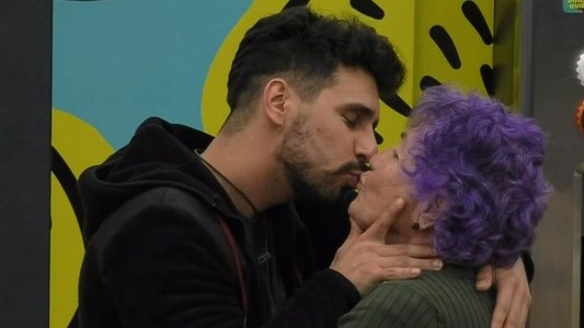 La casa de Gran Hermano Chile jugó a la botellita y Mónica se llevó todos los besos