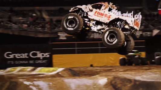 El Sepulturero y El Zombie conquistan la pista de Oakland