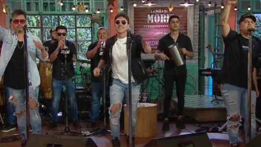 Banda XXI puso a todos a bailar en La Peña de Morfi