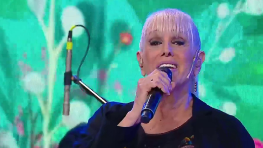 ¡Impresionante show de Valeria Lynch en La Peña!