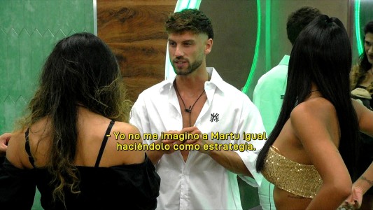 El beso de Santiago y Martina puede traer lío: "Luciana y Luz la miran mal"