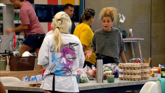 ¿Dijo 'chorra'? Lourdes y Katia se cruzaron en una lluvia de insultos