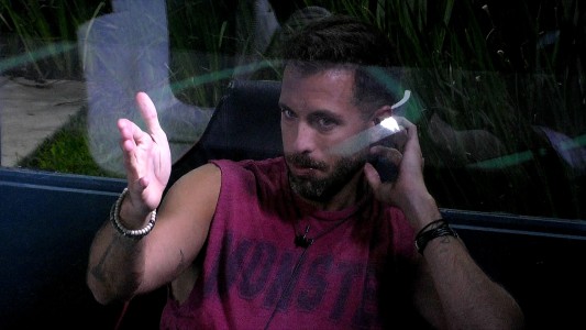 Bati juega a dos puntas entre los “nuevos” para atacar a Ulises y Chiara